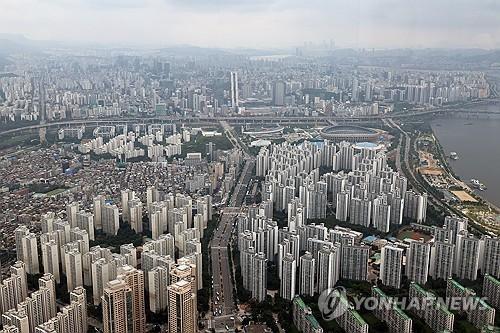 This undated photo shows an aerial view of apartment complexes in the Gangnam area of Seoul. Yonhap.