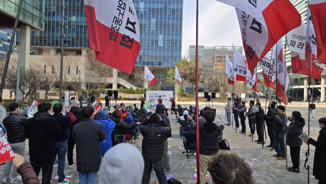 NHN노조가 4일 ‘NHN 그룹사 고용안정 쟁취 결의대회’를 열었다 사진전국화학섬유식품산업노동조합