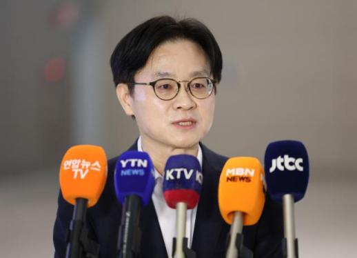 김정관 산업장관 캐나다 초계 잠수함 12척 수주 위해 최선