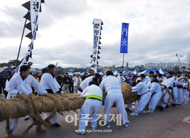 경북 영천시는 지난 3일 영동교 옆 강변공원에서 ‘2026년 정월대보름 시민한마당’ 행사를 개최했다사진영천시