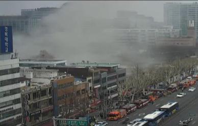 종로 봉익동 귀금속거리서 가스통 폭발 추정 화재…인명피해 없어