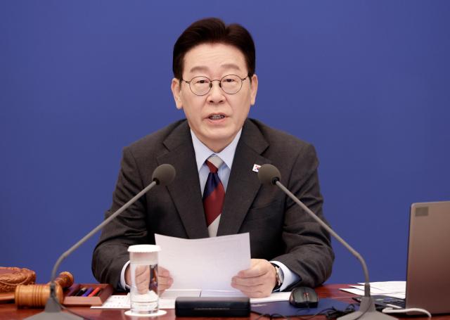 이재명 대통령이 2026년 3월 5일 청와대에서 열린 중동 상황 대응 논의를 위한 국무회의에서 발언하고 있다