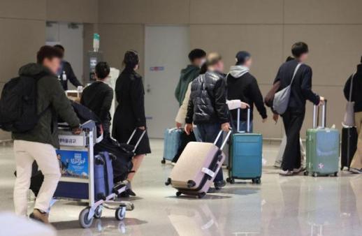 Dozens of South Korean tourists return home after being stranded in Middle East