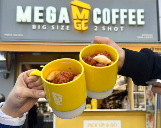 메가MGC커피 ‘엠지씨네 양념 컵치킨’ 사진메가MGC커피