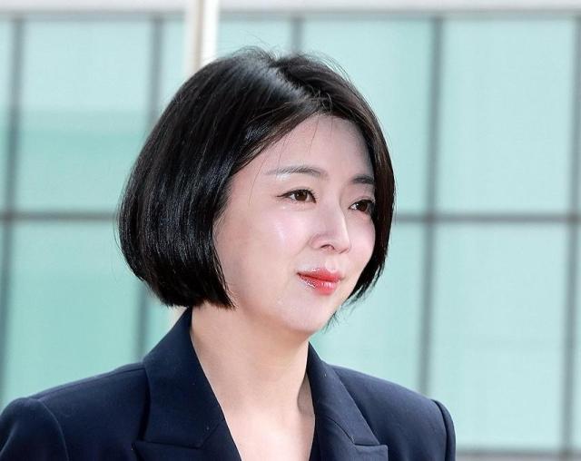 배현진 국민의힘 의원이 지난달 26일 서울 양천구 서울남부지방법원에서 열린 당 중앙윤리위원회의 당원권 정지 1년 처분 효력 정지 가처분 신청 사건 심문 기일에 출석하고 있다 사진연합뉴스

