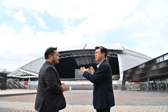 김태흠 지사 관계자 만나 천안아산 다목적 돔구장 건립과 운영 모델에 대한 의견을 교환하고있다사진충남도