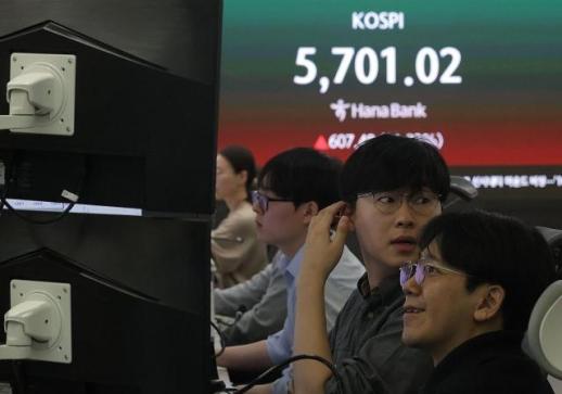 전날 코스피 일중변동률 11.42%...금융위기·팬데믹 이후 최고치