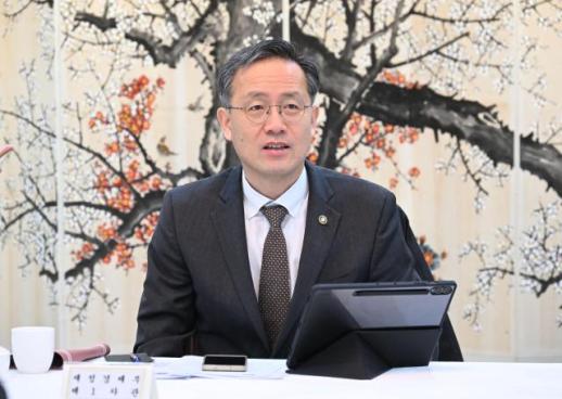 주유소 찾은 구윤철 부총리 매점매석 불법행위 단호하게 대응할 것