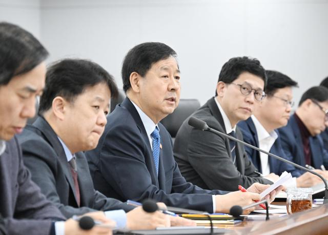 구윤철 부총리 겸 재정경제부 장관이 3월 6일 정부세종청사 중앙동에서 재정경제부 확대간부회의를 주재 모두발언을 하고 있다 사진재정경제부