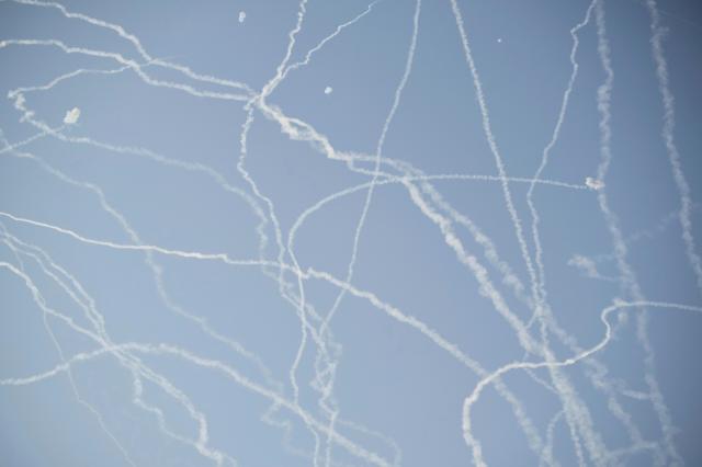 Smoke rises after an airstrike in central Tehran Iran 06 March 2026 A joint Israeli and US military operation continues to target multiple locations across Iran since the early hours of 28 February 2026 EPAYONHAP