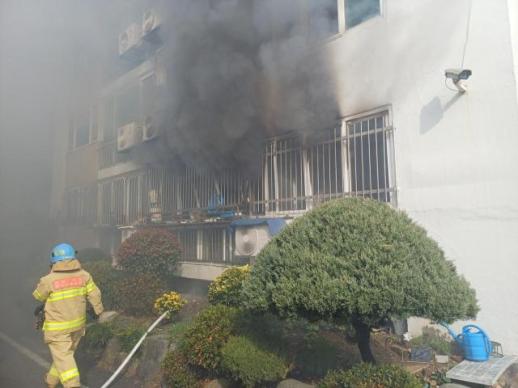 전남 장성에서 아파트 화재로 80대 할머니 숨져 