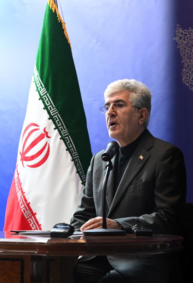 Saeed Koozechi, Iranian Ambassador to South Korea, delivers an official statement regarding the military strikes by Israel and the U.S. against Iran at the Iranian Embassy in Yongsan-gu, Seoul, on the morning of March 5. AJP Yoo Na-hyun.