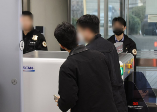 北 무인기 비행 민간인 3명 검찰 송치…일반이적죄 적용