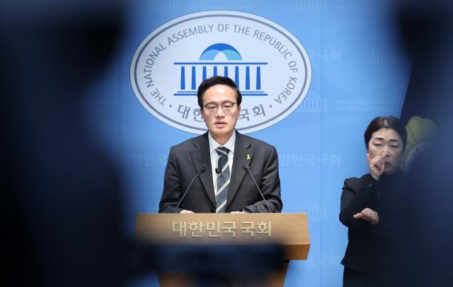 박주민 더불어민주당 의원이 지난 2월 9일 국회 소통관에서 부동산 정책 관련 입장을 밝히고 있다사진연합뉴스