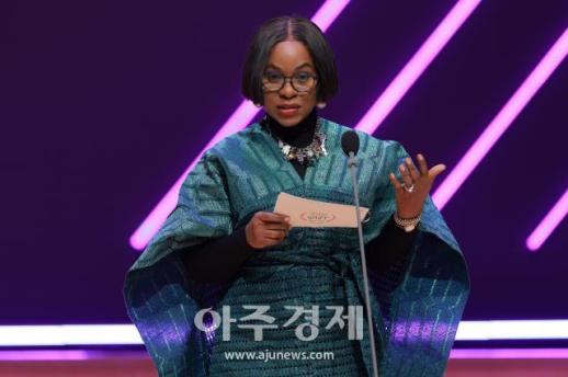 [포토] WAIFF Seoul 2026 수상자 발표하는 볼란레 오스틴-피터스 BAP Productions 대표