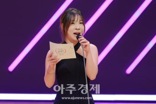 [포토] WAIFF Seoul 2026 수상자 발표하는 ​​​​​​​Jessie Yang MiniMax Hailuo Global Marketing Lead