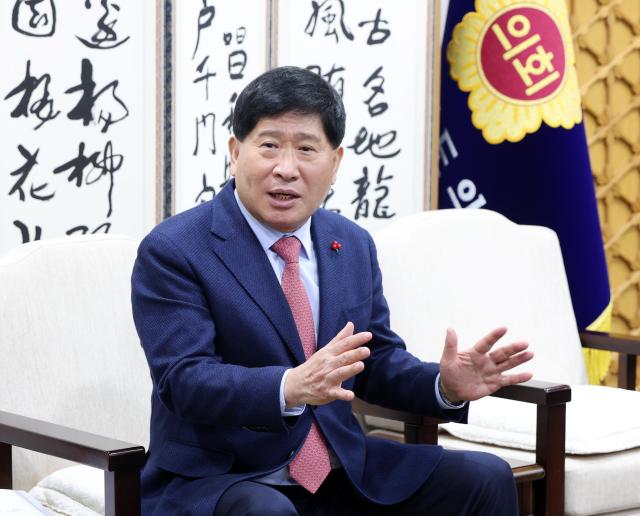 홍성현 충남도의회 의장이 본지와 인터뷰하고 있다 사진충남도의회