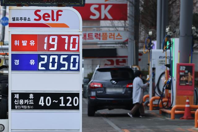 Seoul fiddles with price controls as gasoline price near sensitive threshold