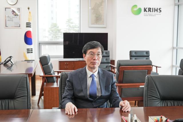 김명수 국토연구원 부원장이 아주경제와 인터뷰를 진행하고 있다 사진유대길 기자 dbeorlf123ajunewscom