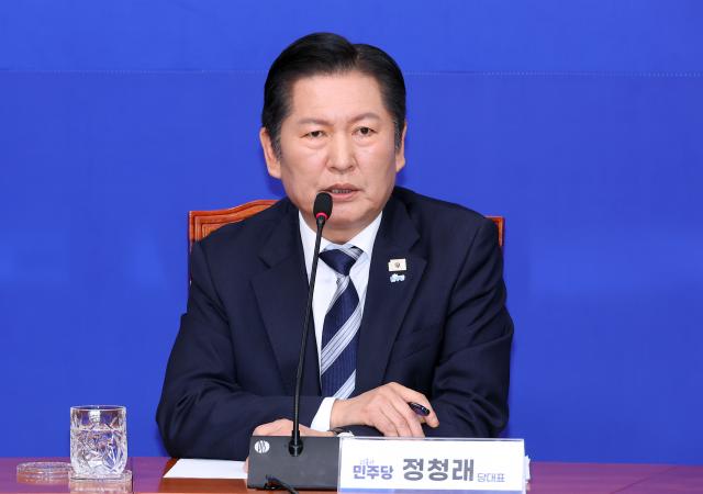 더불어민주당 정청래 대표가 8일 국회에서 당 대표 취임 이후 두 번째 기자회견을 열고 있다사진연합뉴스