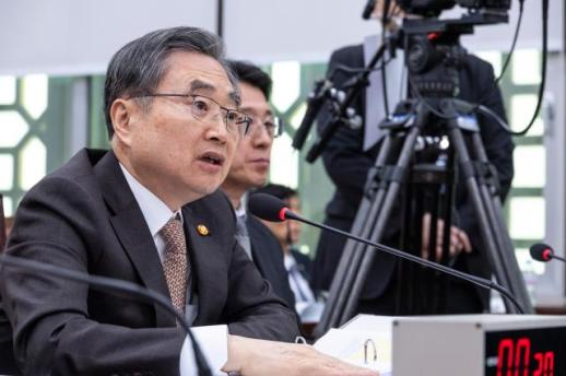 UAE 체류 韓 국민 지원 전세기, 아부다비 출발…내일 206명 귀국