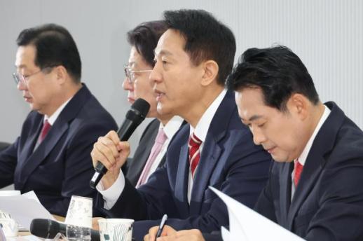 오세훈, 국힘 서울시장 후보 등록 보류…당 노선 정상화 먼저