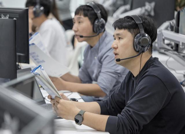 지난해 10월 삼성전자 인재개발원에서 삼성전자 감독관이 삼성직무적성검사GSAT 응시자를 대상으로 예비 소집을 진행하는 모습 사진삼성전자