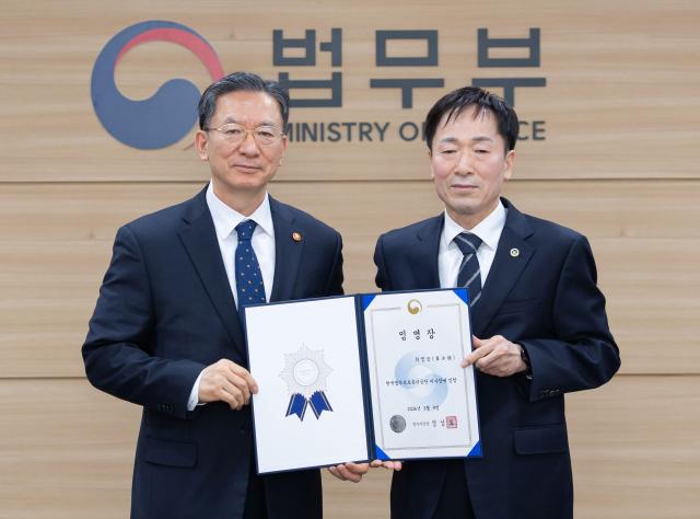 정성호 법무부장관과 최영승 신임 이사장 사진법무부