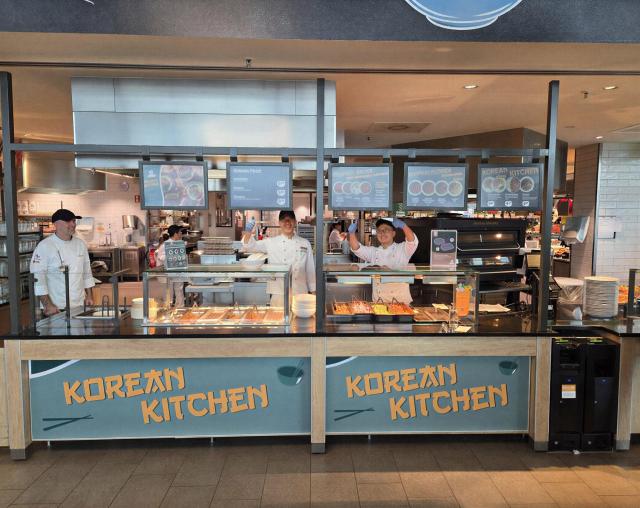 더본코리아가 독일 대형 유통그룹 글로버스Globus가 운영하는 에쉬본Eschborn 지역 하이퍼마켓 푸드코트에 ‘글로벌 푸드 컨설팅’ 방식을 도입해 오픈한 한식 코너 2호점 사진더본코리아