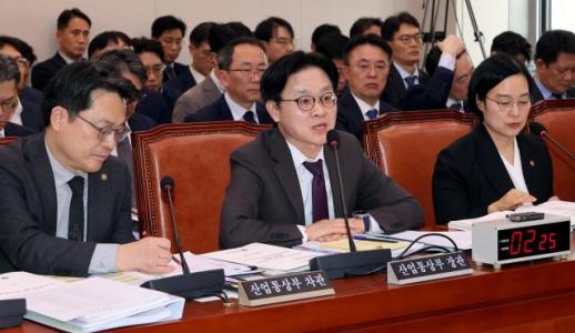 환율 1500원선 근접…중동 긴장·유가 급등에 외환시장 불안