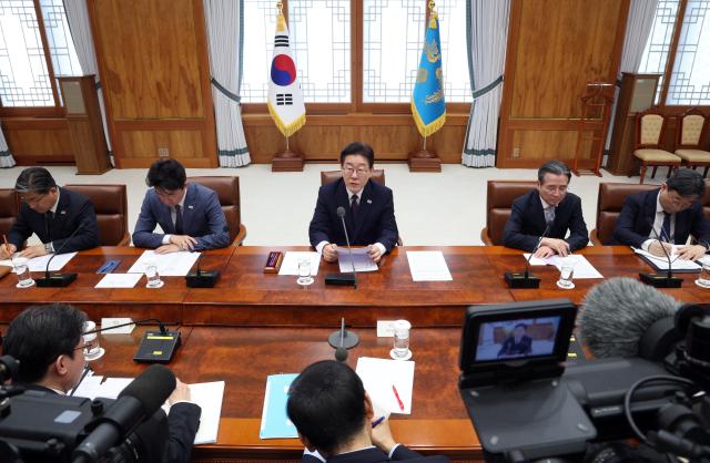 이재명 대통령 중동상황 비상경제점검회의 발언
    서울연합뉴스 김도훈 기자  이재명 대통령이 9일 청와대에서 열린 중동상황 관련 비상경제점검회의에서 발언하고 있다 202639