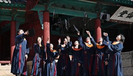 韩国去年取得博士学位人数创历史新高 一成毕业生年薪不足2000万韩元