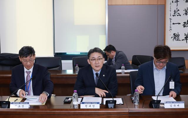 권대영 금융위원회 부위원장이 9일 오후 서울 종로구 정부서울청사에서 개최한 제3차 금융업권 생산적 금융협의체에서 생산적 금융 추진방안에 대해 논의했다 사진금융위원회