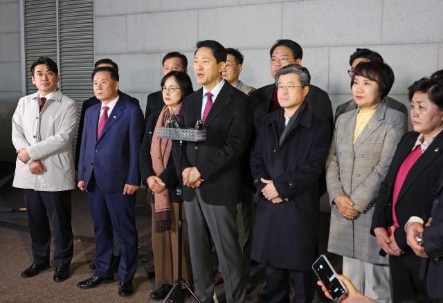 국민의힘이 당 노선을 논의하는 긴급 의원총회를 열어 윤 어게인 반대 등의 내용을 담은 결의문을 채택한 9일 오세훈 발언을 하고 있다 사진연합뉴스