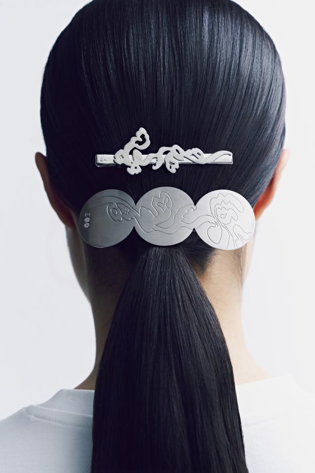 Hairpin (top) and hair clip (bottom)