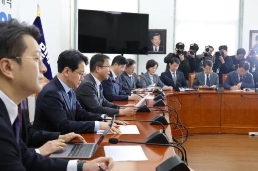 與, 절윤 선언 국민의힘에 지방 선거용 반쪽짜리 절연 쇼 맹공