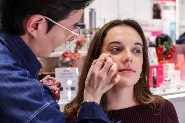 An international participant receives a makeup styling during a morning rave event in Bukchon Seoul on March 7 2026 AJP Yoo Na-hyun