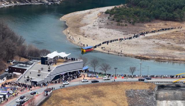 Visitors continue to stream to Cheongnyeongpo in Yeongwol the exile site of King Danjong March 3 2026 Yonhap
