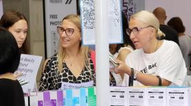 Bí quyết làm đẹp không "đau ví"…Mỹ phẩm giá rẻ Hàn Quốc thu hút du khách quốc tế