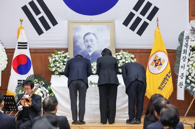 Attendees lay flowers at the 88th anniversary memorial ceremony for Dosan Ahn Chang-ho at the Dosan Ahn Chang-ho Memorial Hall in Gangnam-gu Seoul March 10 2026 Yonhap