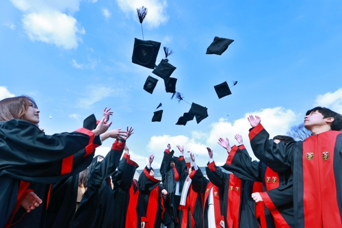 Hàn Quốc có thêm gần 20.000 tiến sĩ trong năm 2025…Học xong để làm gì?