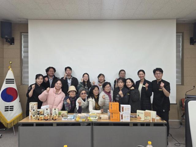 진도군은 지난 3일 진도군농업기술센터에서 인공지능AI 활용 진도 대표 디저트 제품 개발 창업반을 개강했다사진진도군