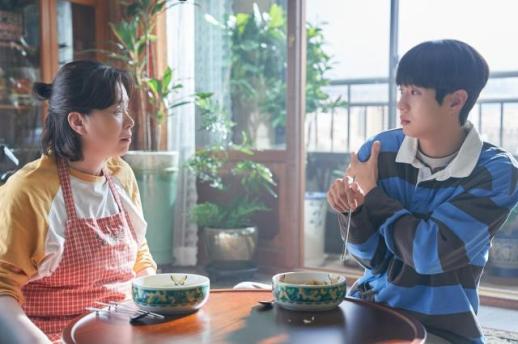 [최송희의 B-컷] 기생충 이상의 시너지… 장혜진·최우식, 재회로 증명한 넘버원