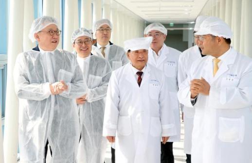 K-뷰티 선도기업 찾은 정상혁 신한은행장…맞춤형 금융지원 확대