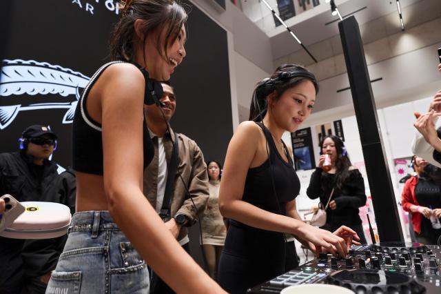 Participants dance at the “morning rave” event at the YLESS flagship store in Bukchon, central Seoul, where a DJ performance and beauty experiences drew about 200 attendees. March 7, 2026. AJP Yoo Na-hyun 2026.03.07