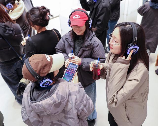 Participants dance at the “morning rave” event at the YLESS flagship store in Bukchon, central Seoul, where a DJ performance and beauty experiences drew about 200 attendees. March 7, 2026. AJP Yoo Na-hyun 2026.03.07