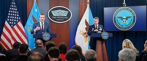 피트 헤그세스 국방장관왼쪽과 댄 케인 합참의장 사진AP·연합뉴스
