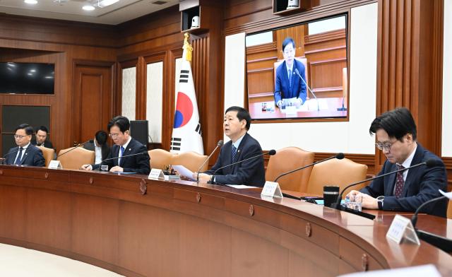 구윤철 부총리 겸 재정경제부 장관이 11일 정부서울청사에서 비상경제장관회의를 주재 모두발언을 하고 있다 사진재정경제부