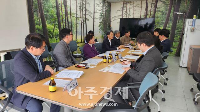 광주광역시가 중동 전쟁으로 국제유가가 급등해 물가가 들썩이자 문화경제부시장을 단장으로 한 민생 대응전담팀을 운영하고 있다 ㅅ진은 최근 열린 긴급상황 점검회의 모습 사진광주시