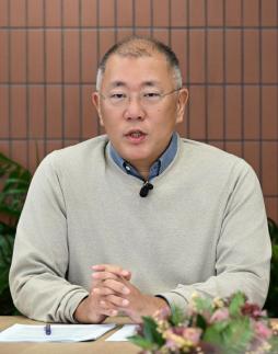 시장 꿰뚫은 정의선 3대 전략...현대차, 폭스바겐 꺾고 톱2 등극